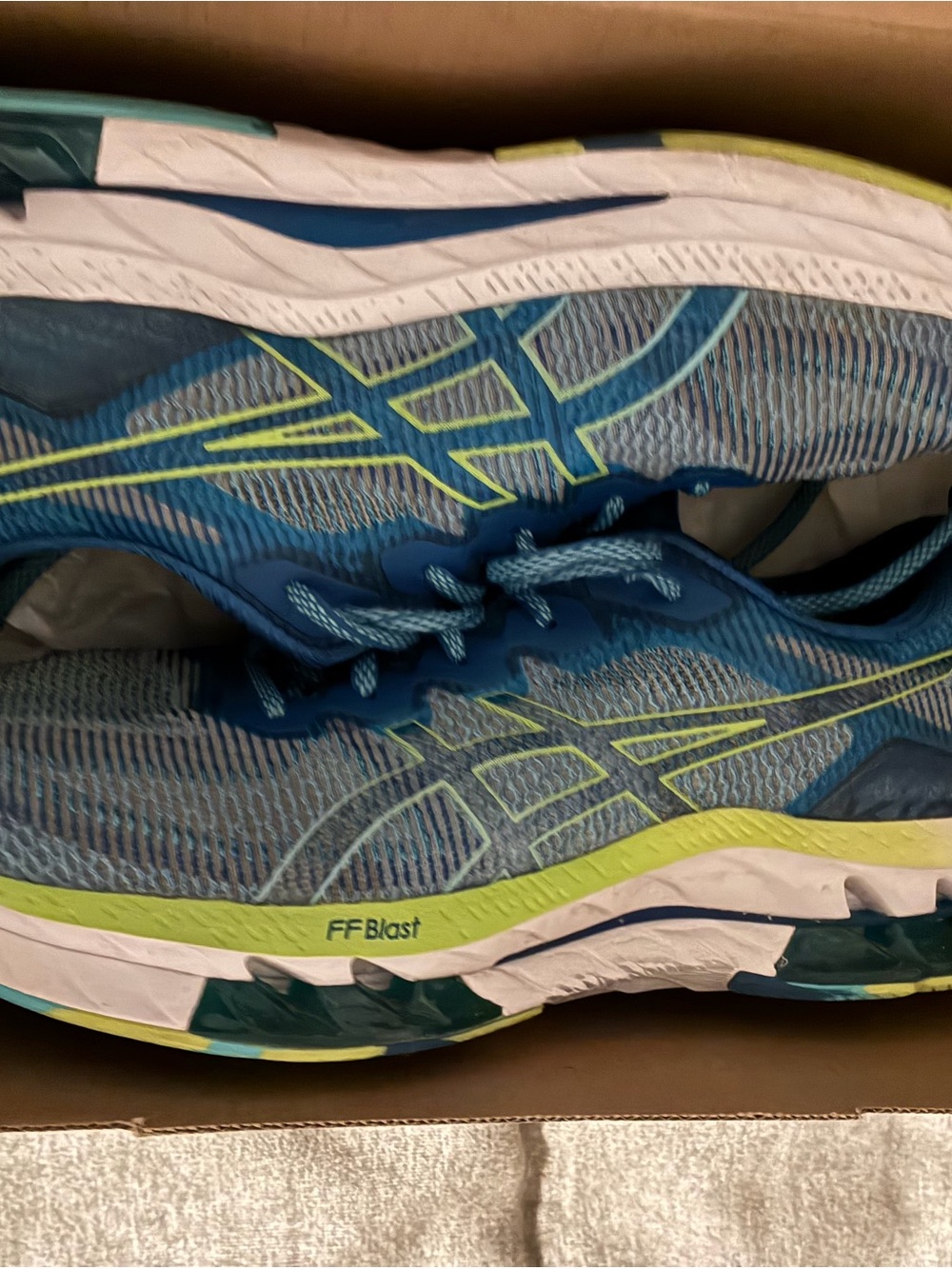 ASICS  GEL-KINSEI BLAST LE Men’s Blue Running Shoes with Lime Accents